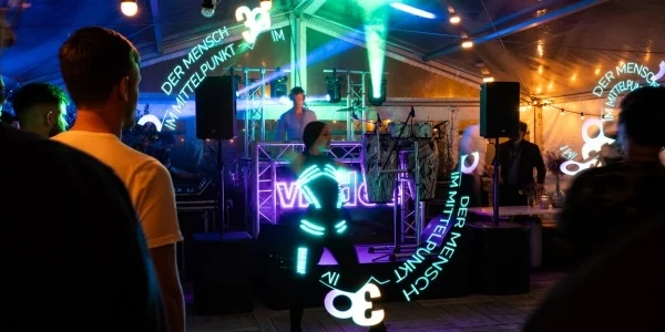 Lichtshow im Beach Club viadee Rotterdam 2024