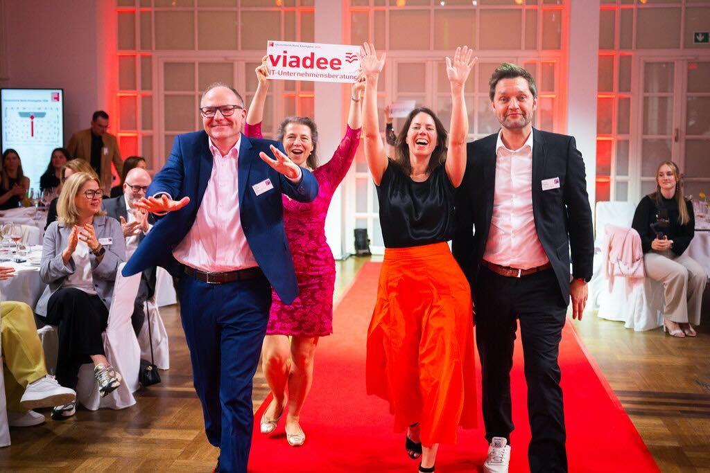 viadee Kolleg:innen auf dem roten Teppich bei der Great Place To Work Gala 2026