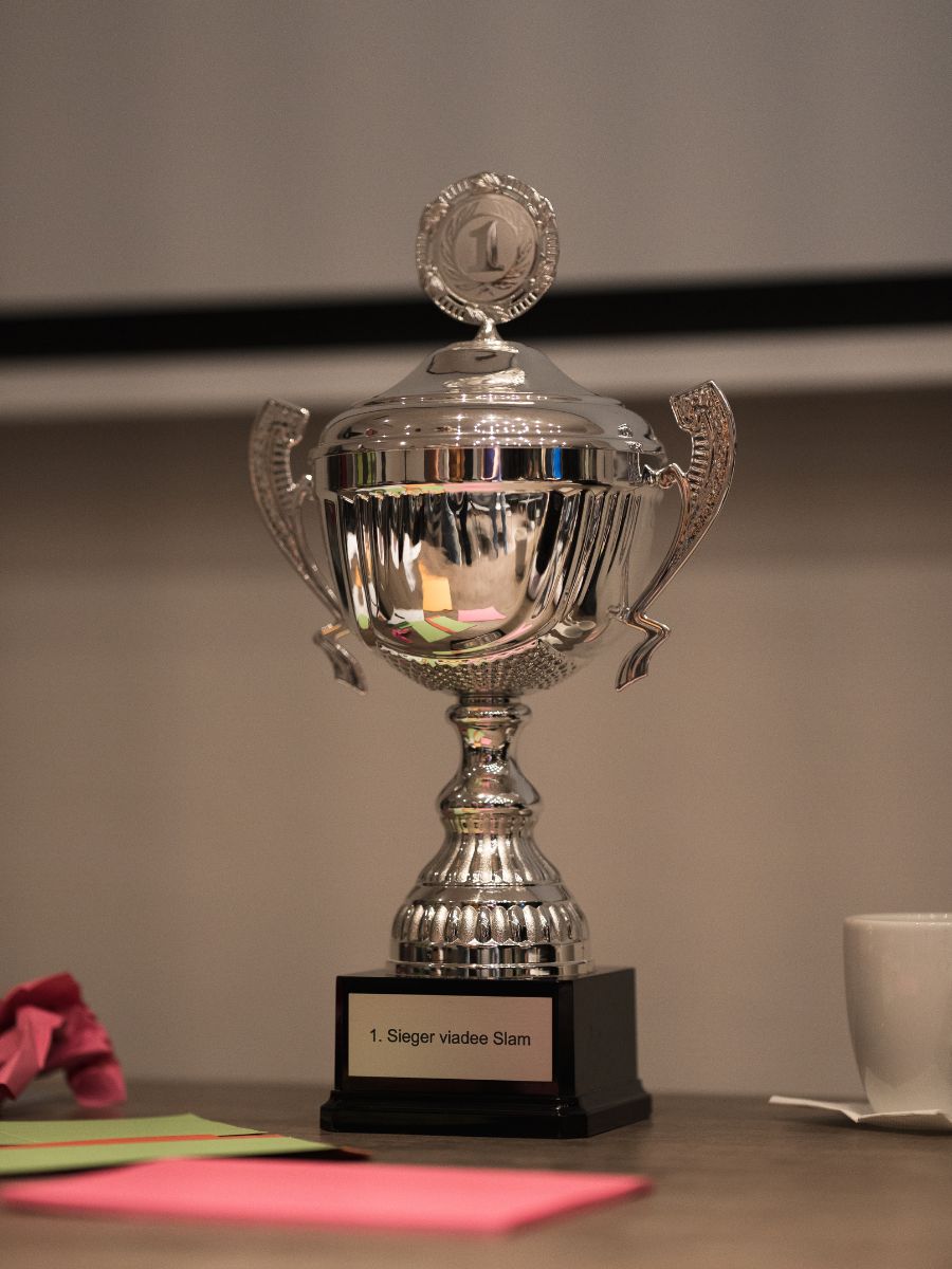 Der Pokal für den Sieger oder die Siegerin des viadee Slams.