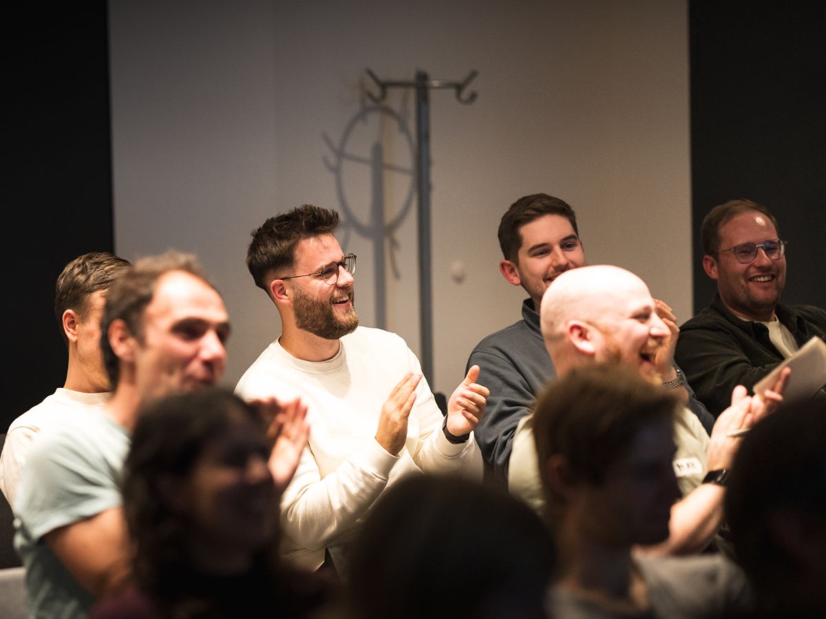 Klatschendes Publikum beim viadee Seminar 2025.