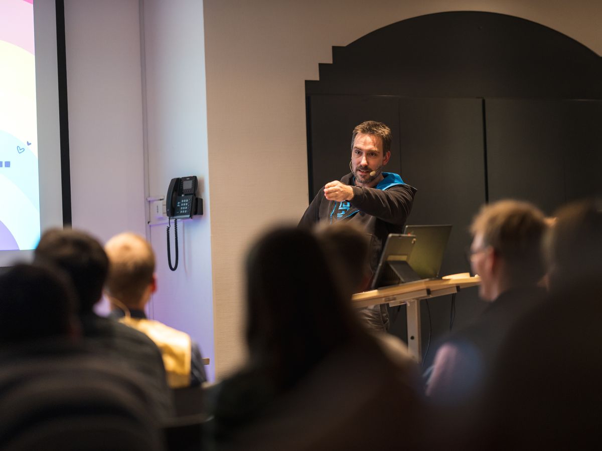 Kay Hildebrand beim Vortragen seines viadee Slams.