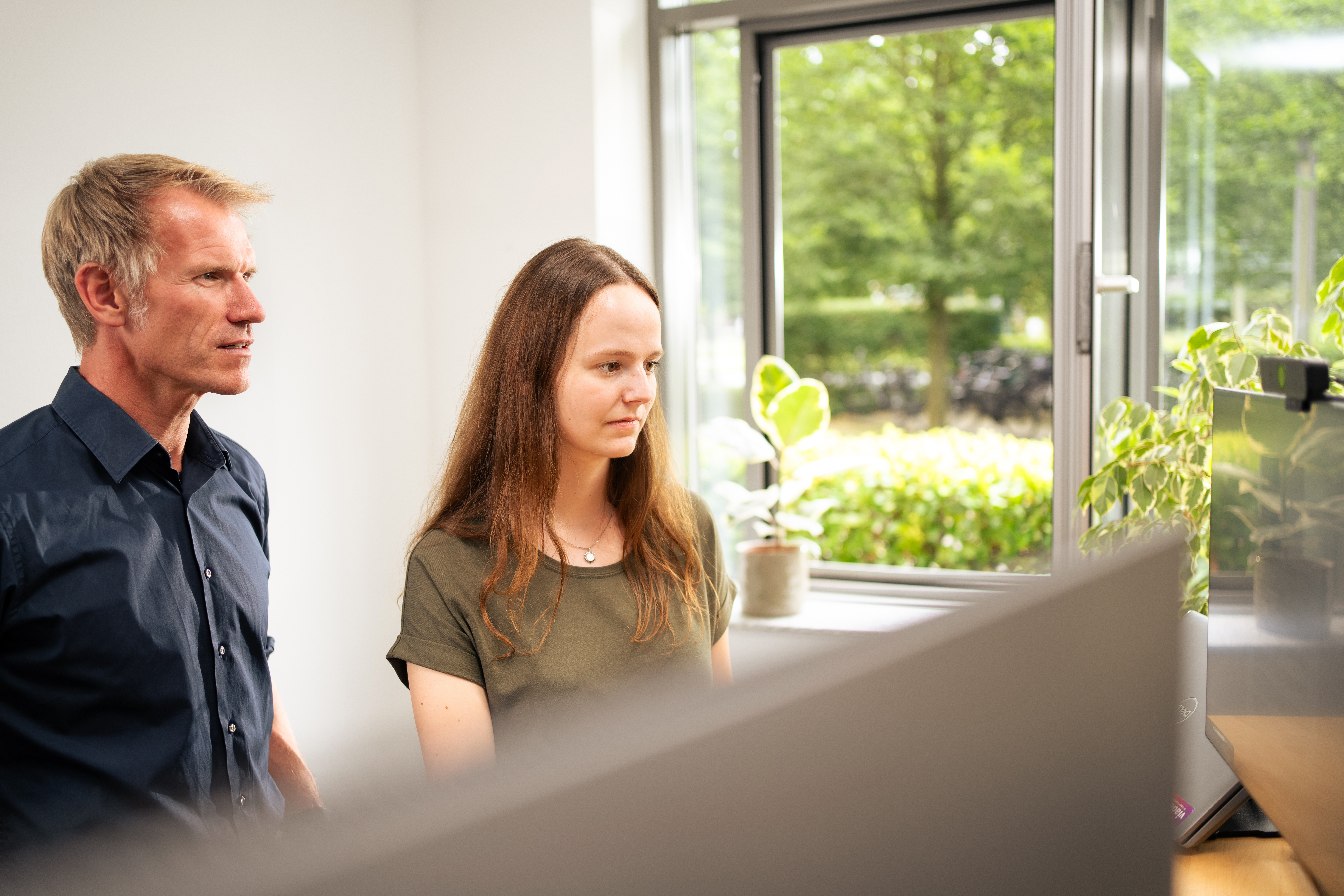 Hochschulkoordinatoren betreuen Studierende bei viadee