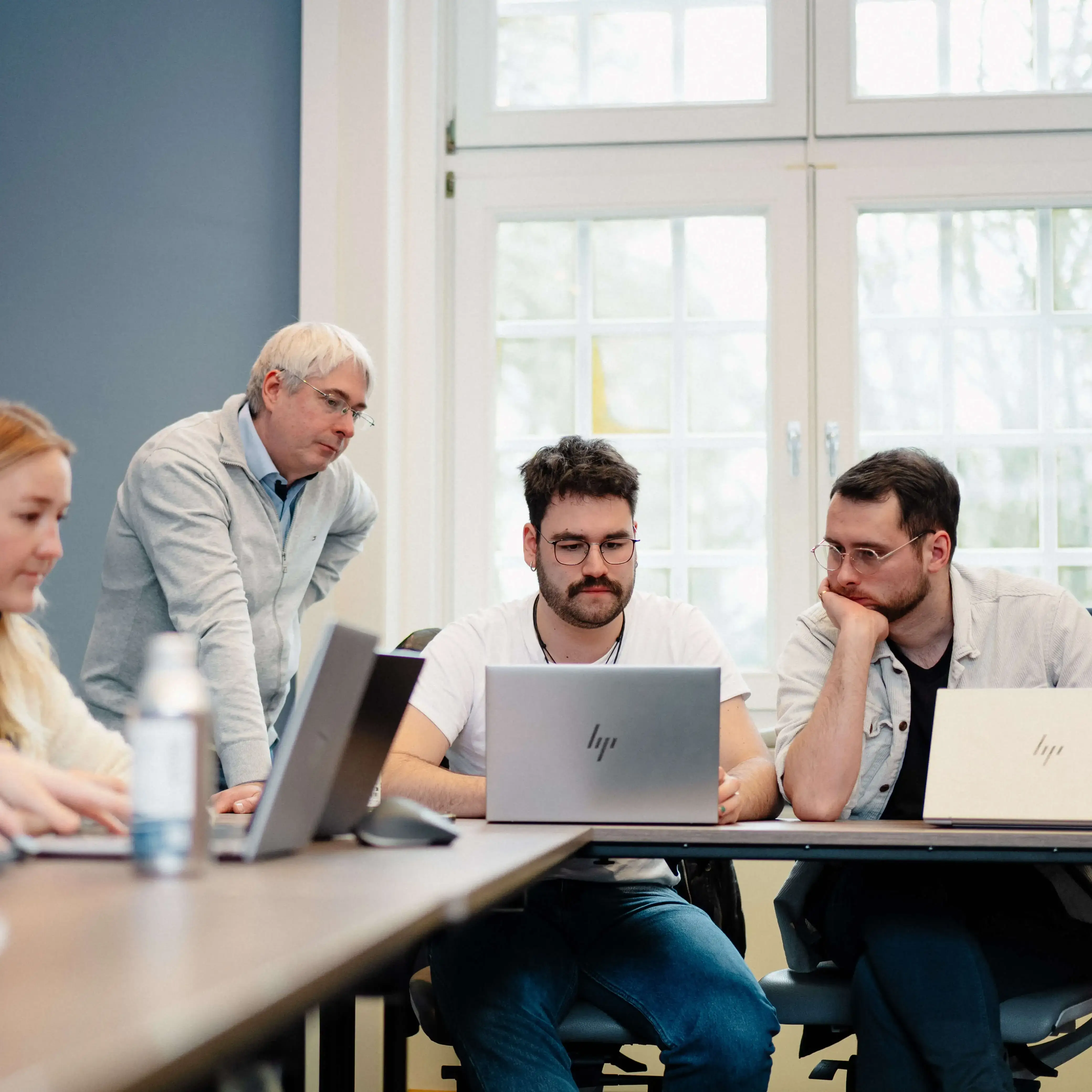 Jede:r Werkstuden:in, Praktikant:in oder Abschlussarbeit bekommt bei der viadee ein:e Mentor:in zur Seite gestellt. 