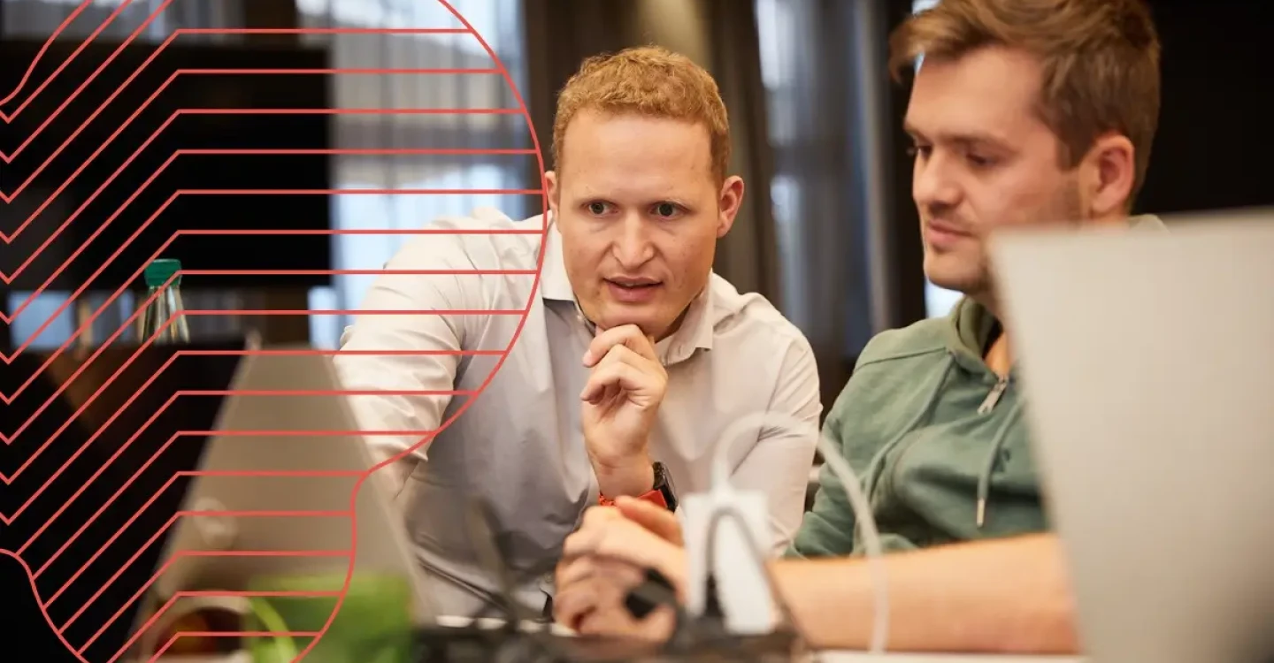 viadee Berater für Data Science und Datenplattformen bei der Arbeit