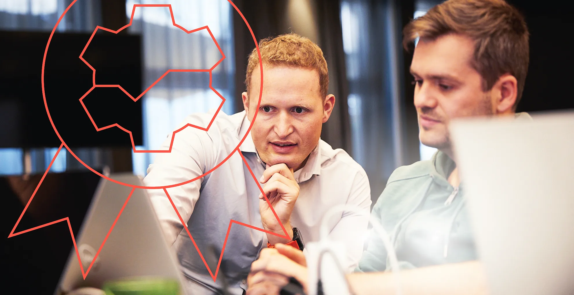 Zwei viadee IT-Berater testen die Qualität der Software.