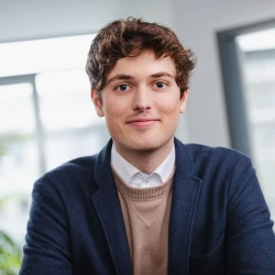 Ein Portrait des viadee Beraters Andre Strothmann.