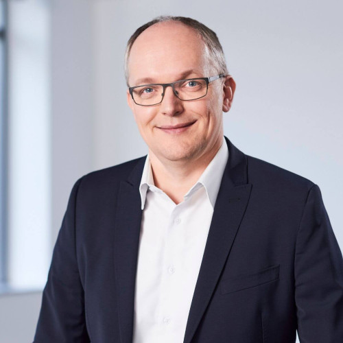 Ein Portrait des viadee Beraters Bernd Rinklake.