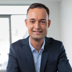 Ein Portrait des viadee Beraters Cedric Pumpe.