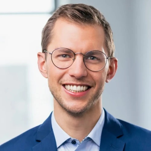 Ein Portrait von viadee Berater Christoph Schönnenbeck.