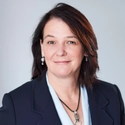 Ein Portrait der viadee Beraterin Claudia Simsek-Graf.