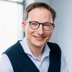 Ein Portrait des viadee Beraters Dr. Claus Usener.