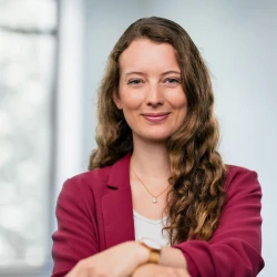 Ein Portrait der viadee Beraterin Janina Lau.