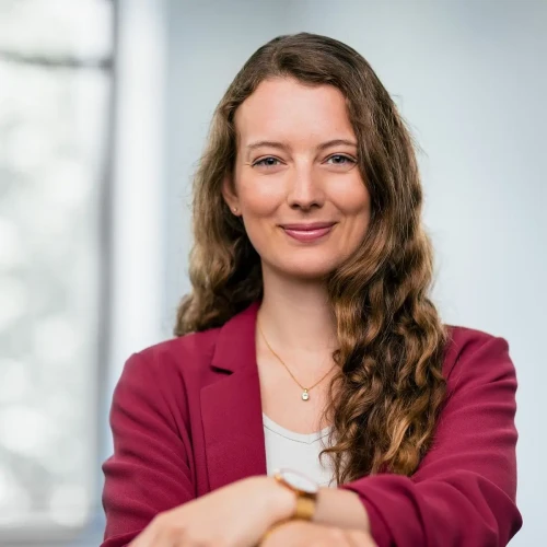 Ein Portrait der viadee Beraterin Janina Lau.