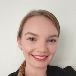 Bild der Werkstudentin Sarah Lomp der viadee Unternehmensberatung.