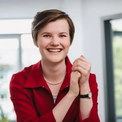 Ein Portrait der viadee Beraterin Uta Rassow.