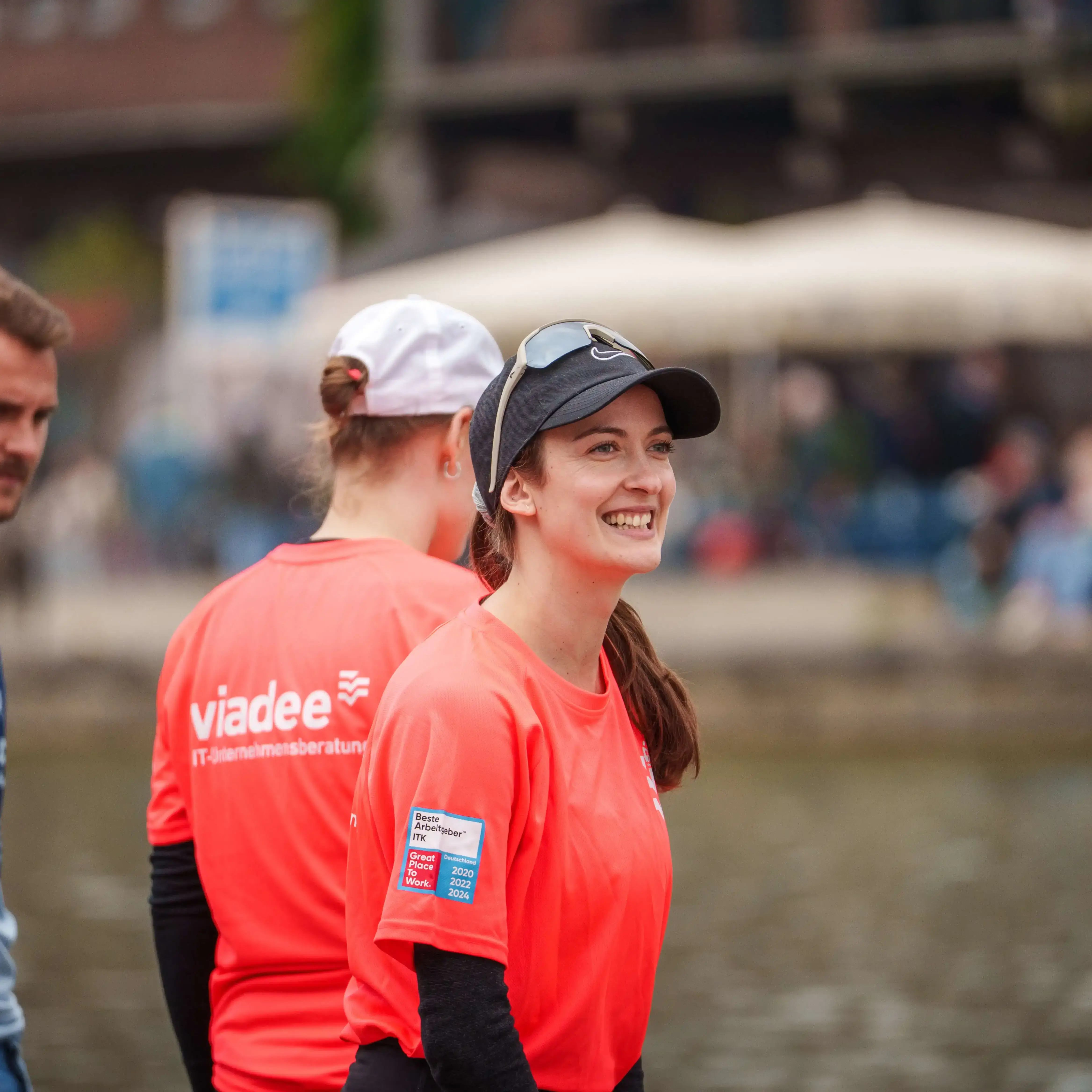 viadee Kollegin bei der Regatta Rudern gegen Krebs