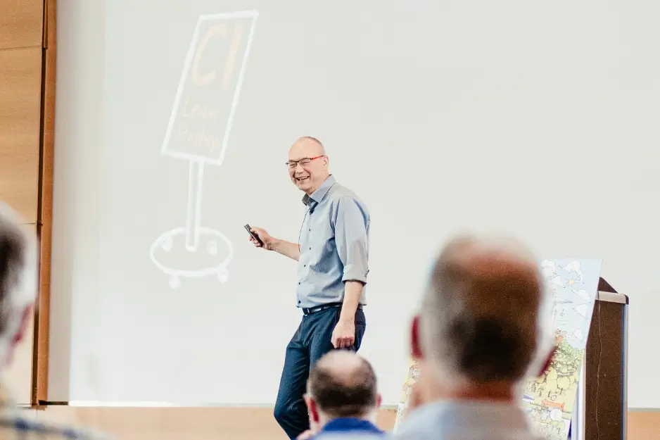 Dr. Friedrich Budde Geschäftsleitung F&E auf der Bühne am Infotag